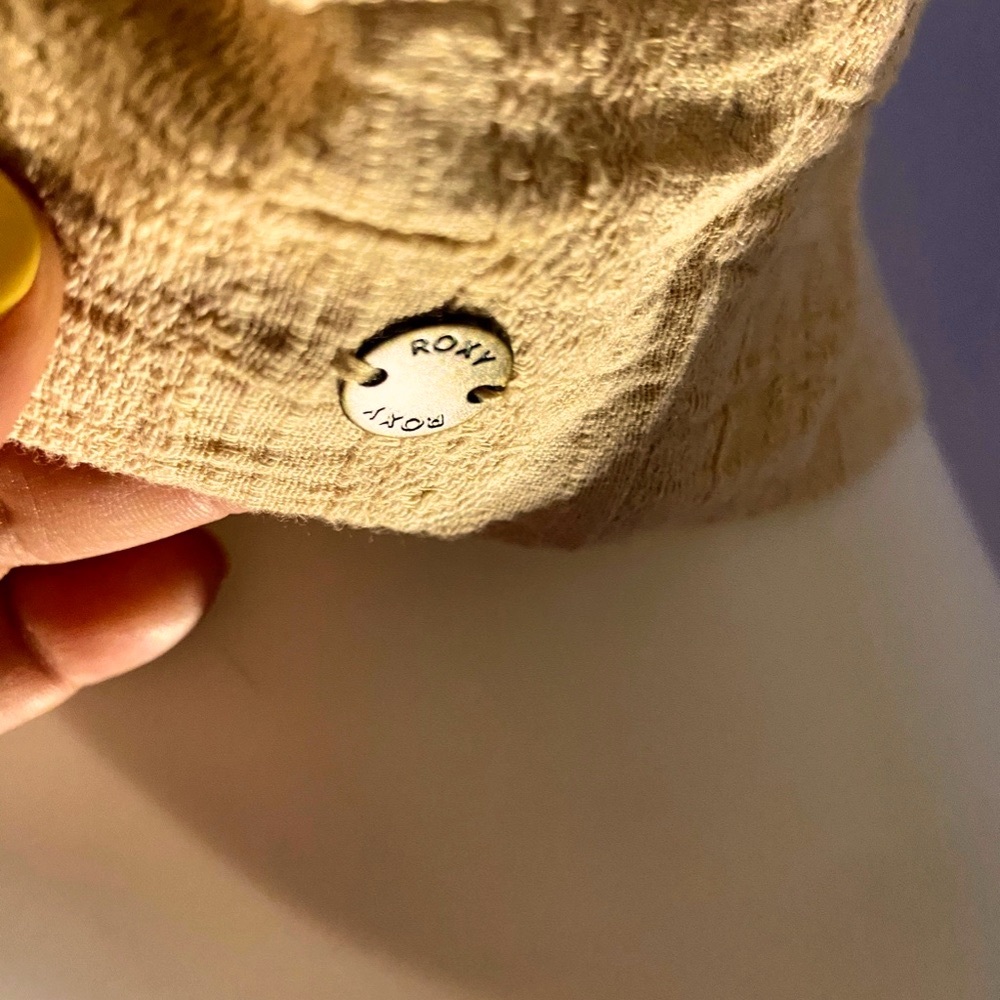 Roxy - Picture 2 of 4